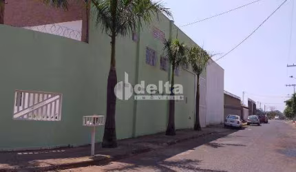 Galpão disponível para locação no bairro Santa Rosa em Uberlândia-MG