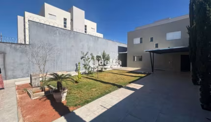 Casa disponível para locação no bairro Novo Mundo em Uberlândia-MG