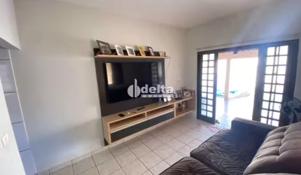 Casa disponível para Locação no bairro Nova Uberlândia em Uberlândia-MG