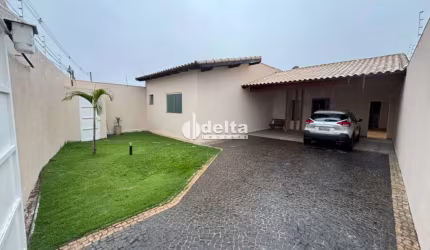 Casa disponível para locação e venda no bairro Alto Umuarama em Uberlândia-MG