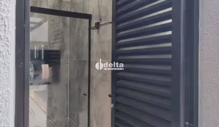 Casa residencial disponível no bairro Grand Ville em Uberlândia-MG.