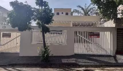 Casa disponível para locação no bairro Santa Mônica em Uberlândia-MG