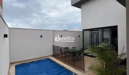 Casa no condomínio Reserva dos Ipê disponível no bairro Novo Mundo em Uberlândia-MG.