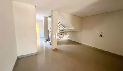 Casa residencial disponível para locação no bairro Novo Mundo em Uberlândia-MG.