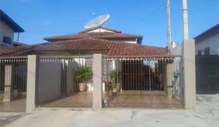 Casa à venda no Jardim FElomena