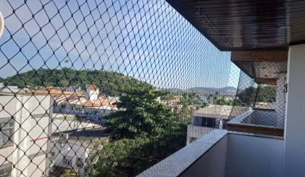Vende-se apartamento espaçoso no centro.