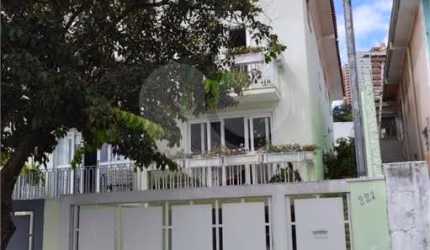 Casa com 4 quartos à venda ou para locação em Vila Sônia - SP