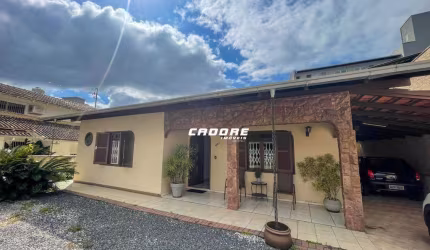 Excelente casa com aproximadamente 250m² no bairro Vila Nova I Cadore Imóveis