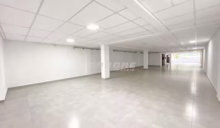 Sala comercial nova com elevador para locação no bairro Garcia | Cadore Imóveis