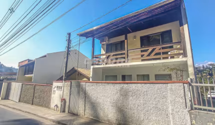 Casa de alvenaria 02 Pavimentos e casa mista no bairro Valparaiso, Blumenau l CADORE