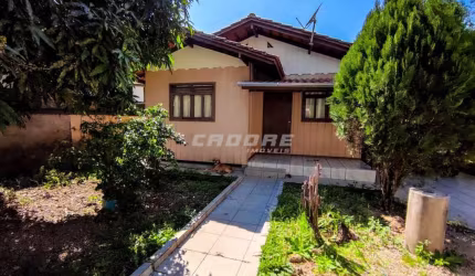 Casa Residencial Mista, com aproximadamente 100 m²