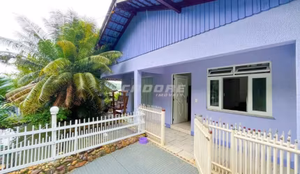 Casa com amplo quintal no Progresso