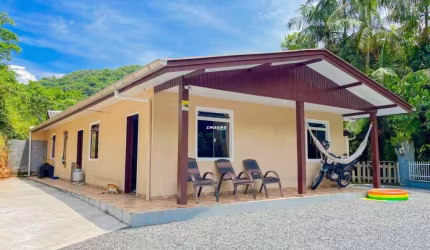 Casa de 04 dormitórios com boa localização no Progresso I Cadore Imóveis