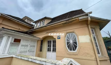 Casarão comercial de aproximadamente 100 m² no bairro Garcia