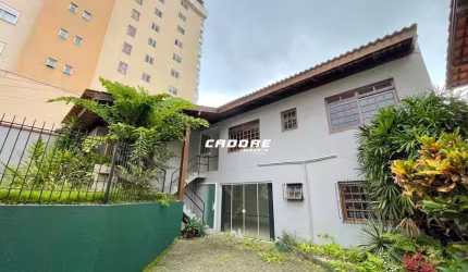 Excelente casa com aproximadamente 400m² no bairro Jardim Blumenau I Cadore Imóveis
