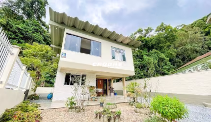Excelente Casa Comercial/Residencial para locação no bairro Victor Konder I Cadore Imóveis.
