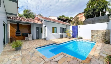 Casa Semi Mobiliada 3 Dormitórios Sendo 1 Suíte e Uma Bela Piscina! | Cadore Imóveis