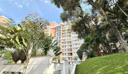 Excelente apartamento com ampla área de lazer que inclui piscina e muito contato com a natureza.