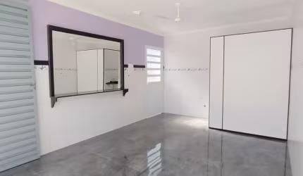 Aluga salão comercial no Miguel Badra em Suzano, prox. a Avenida, todo no porcelanato