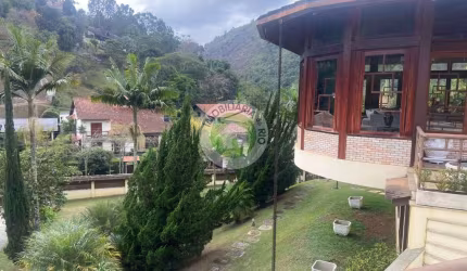 Casa linda com 6 suítes!