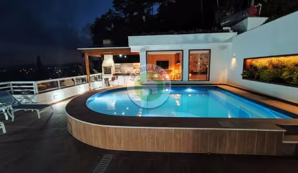 Imponente casa de luxo em condomínio de Piratininga, Niterói-RJ: 6 quartos, 5 suítes, 4 banheiros, 2 vagas e 900m² de área.