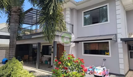 Imóvel de Luxo no Condomínio do Anil: Casa à Venda com 4 Quartos e 196m² em Rio de Janeiro-RJ