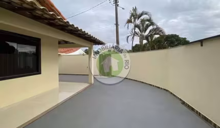 Pronta para Morar à venda em Araruama-RJ, Centro: 2 quartos, 1 suíte, 1 sala, 1 banheiro, 1 vaga, 75m²!
