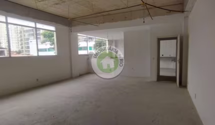 Comercial para Venda ou Locação na Freguesia (Jacarepaguá), Rio de Janeiro - RJ: 10 Salas, 4 Banheiros, 20 Vagas de Garagem, 2.193,00m² de Área. Ótimo Investimento para Vários Tipos de Negócio, Aprove