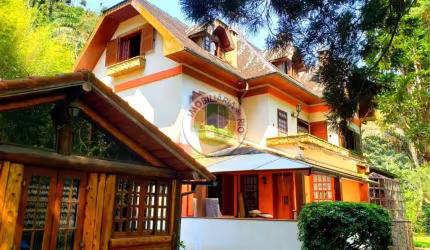 Sitio de luxo em condomínio - 7 quartos, 7 suítes, 3 salas e mais! Confira esta oportunidade exclusiva em Teresópolis-RJ.