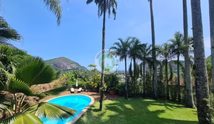 Luxuosa mansão à venda no Itanhangá, Rio de Janeiro-RJ: 4 quartos, 2 suítes, 3 salas, 8 banheiros, 4 vagas, 750m². Aproveite!