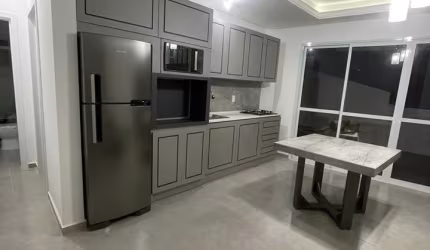 LINDO APARTAMENTO A 50 METROS DA PRAIA DOS INGLESES.