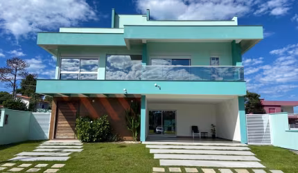 A CASA DOS SONHOS , LOCALIZADA NO RIO VERMELHO EM CONDOMINIO FECHADO.