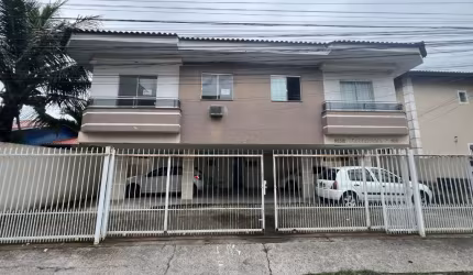Apartamento a 1 km da praia dos ingleses.