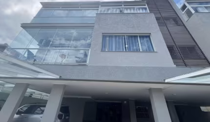Lindo apartamento no centro dos ingleses, com elevador.