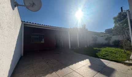 Casa térrea com 3 quartos, no rio vermelho.