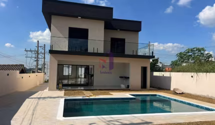 Linda casa 4 suítes com piscina