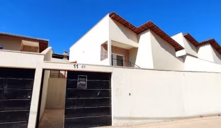 Casa geminada a venda em Esmeraldas, bairro São Pedro
