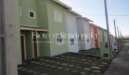 Oportunidade !! Sobrado em vilagio fechado, próximo ao centro da cidade.