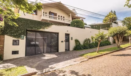Casa para venda  no Bairro Três Figueiras em Porto Alegre