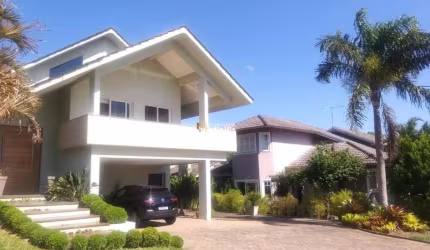 Belíssima Casa no Condomínio Condado de Castella