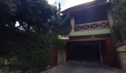 Exclusividade e sofisticação: Descubra a casa de alto padrão dos seus sonhos!