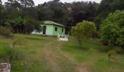 Sítio com 8 .000 m²  com casa de alvenaria - Praia das Pombas Itapuã.