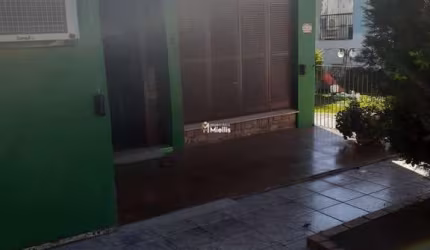 CASA AMPLA em EXCELENTE LOCALIZAÇÃO - SANTA ISABEL - VIAMÃO