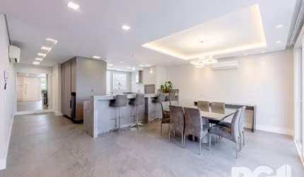 Casa para venda  no Bairro Três Figueiras em Porto Alegre