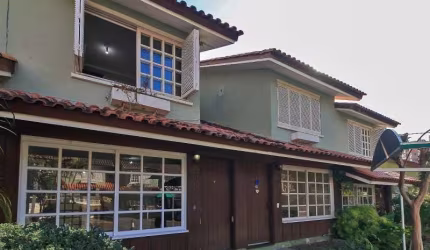 Casa para venda  no Bairro TRISTEZA em Porto Alegre