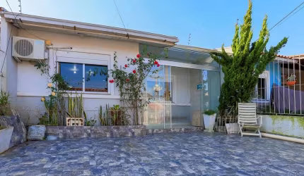 Casa para venda  no Bairro Hípica em Porto Alegre