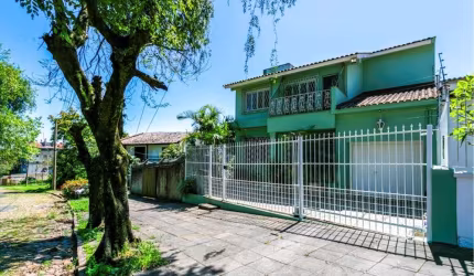 Casa para venda  no Bairro Chácara das Pedras em Porto Alegre