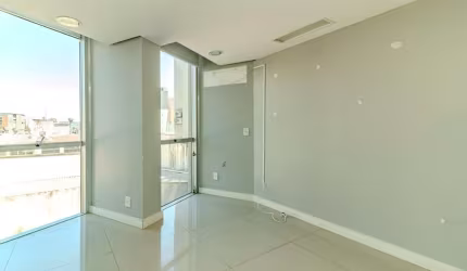 Sala para venda  no Bairro Moinhos de Vento em Porto Alegre