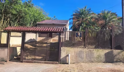 Linda casa com mega pátio Próximo ao centro de Viamão