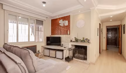 Casa para venda  no Bairro Camaquã em Porto Alegre